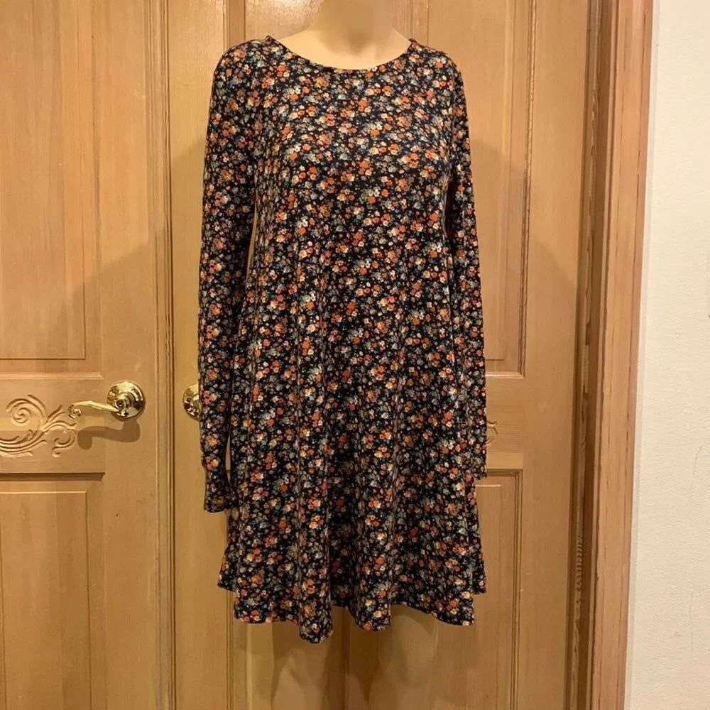 NWT Boohoo Lara Ditsy Brushed Knit Floral Swing Dress size 6